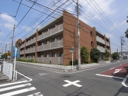 池袋駅から2駅の都心に位置しながら、落ち着いた環境です。